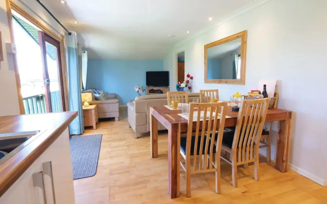 Merlins Cabin - 2 Bed - Blaen Cedi Farm