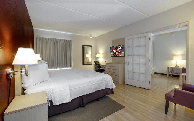 Red Roof Inn PLUS+ Gainesville