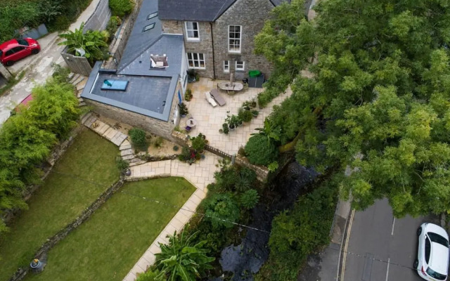 The Vicarage Newlyn 1 Bed River View Parking