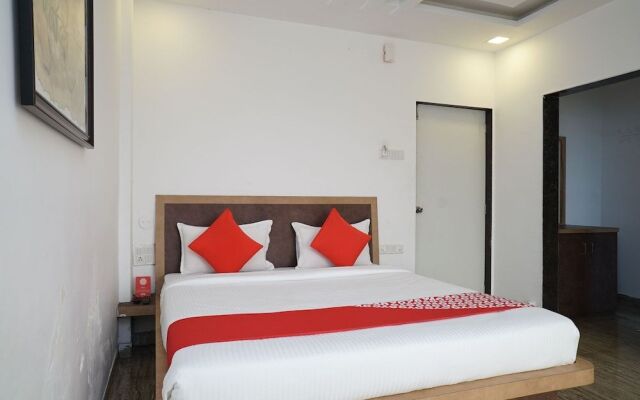 OYO 18730 Galaxy Inn