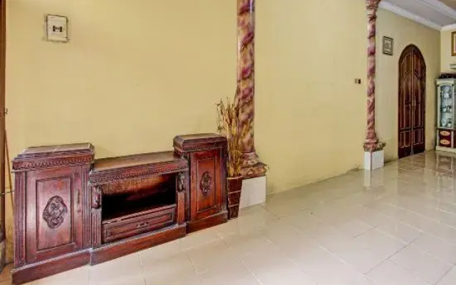 SPOT ON 92188 Ndalem Eyang Guesthouse Syariah