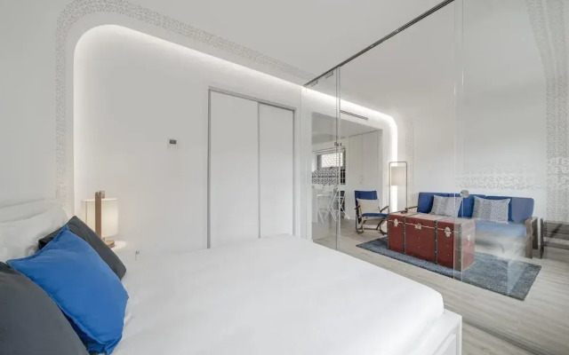 Drapes Design Apartments II by An Island Apart