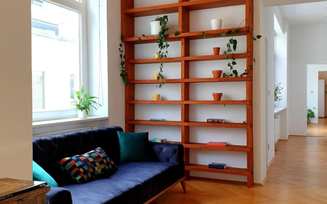 Sunny and spacious apartment near city centre