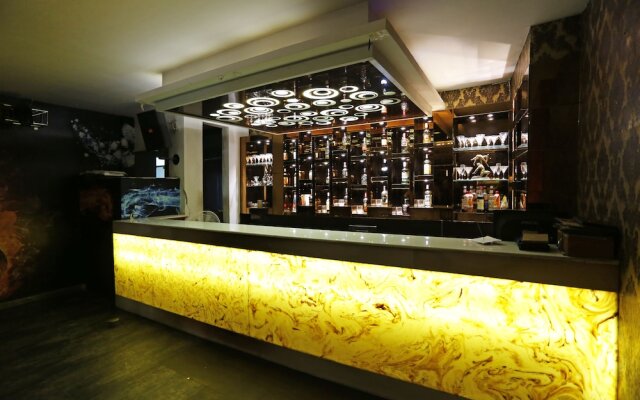 OYO 8902 Hotel Ronald Inn