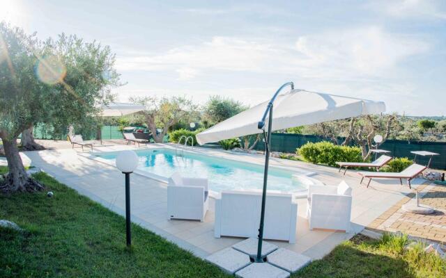 Trulli and pool Malvischi