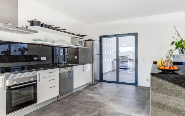 Casa Blanca Magnificent 4 Bedroom Villa With MOD