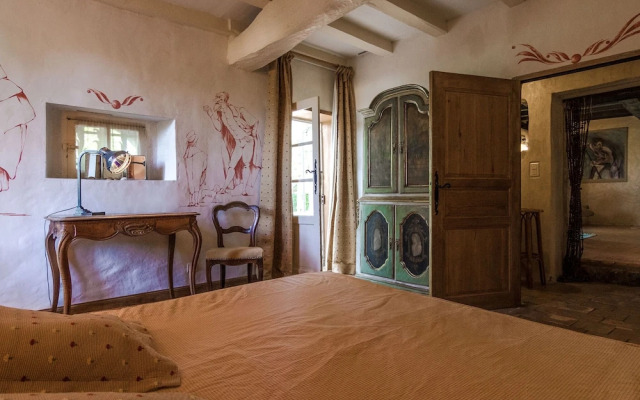 Ritzy Mansion in Sourzac With Tennis Court, Pool & Gym