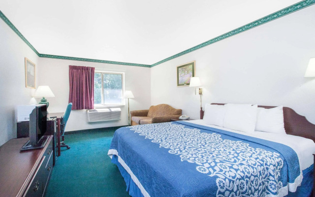 Days Inn by Wyndham Toledo Airport