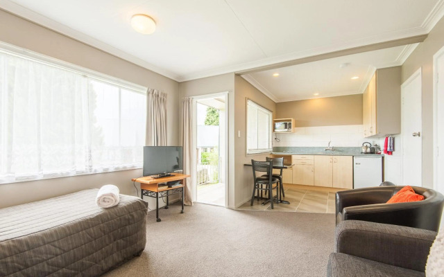 Manuka Crescent Motel
