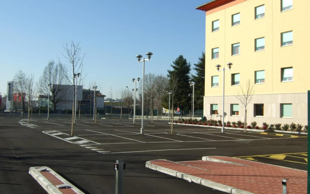 ibis Como