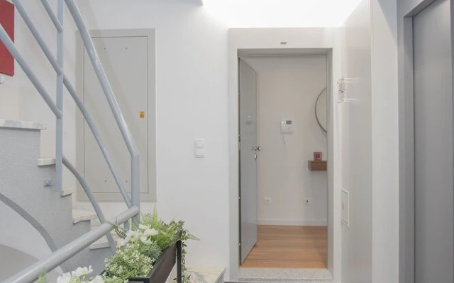 Liiiving - Luxury River View Apartment III