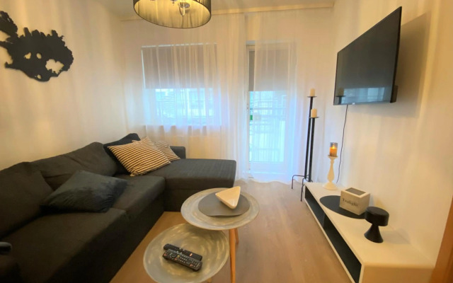 H100 Lovely 1-bedroom apartment on the main street