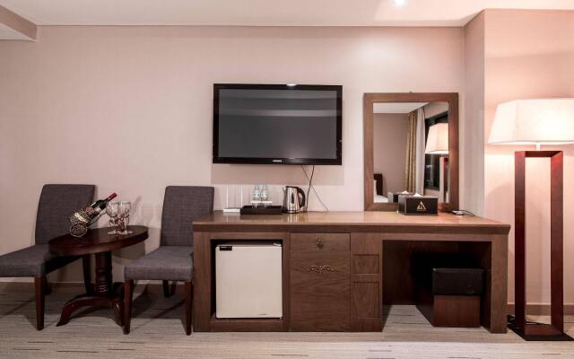 New Hilltop Hotel
