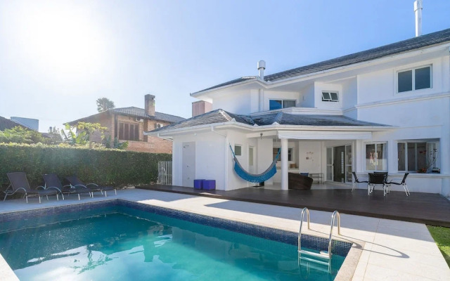 4B House w Pool in Jurere Internacional Mer0671