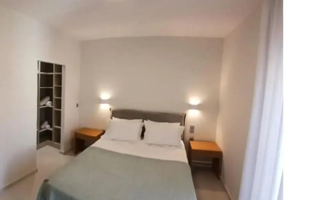 White Dome Apartment I