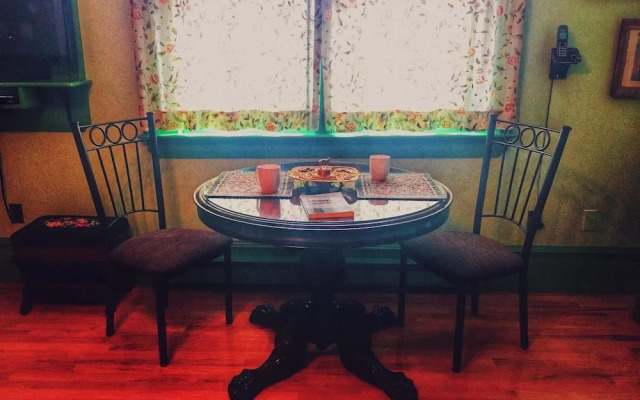 Gower Manor Historical Bed & Breakfast