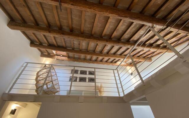 Palazzina privata di due piani con soppalco