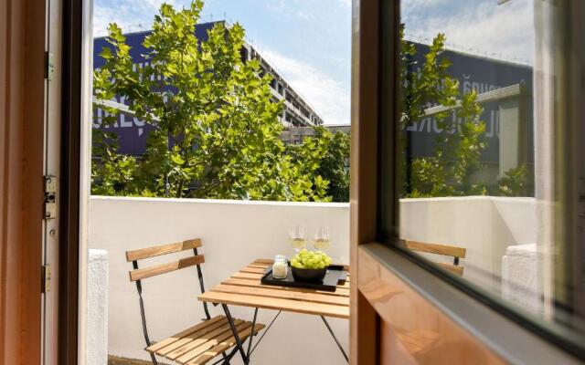 THE INDUSTRIAL. Huge Unirii Square Apartment