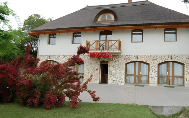 Tekergő Motel és Étterem