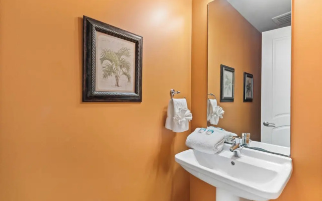 Turquoise Place 1807 D