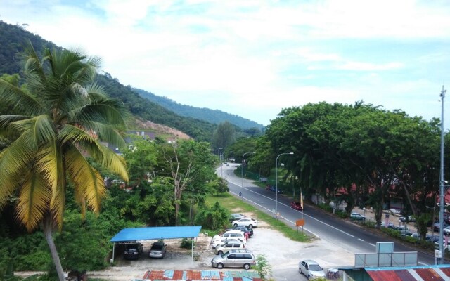 Pinang Beach Apartment at Bayu Emas