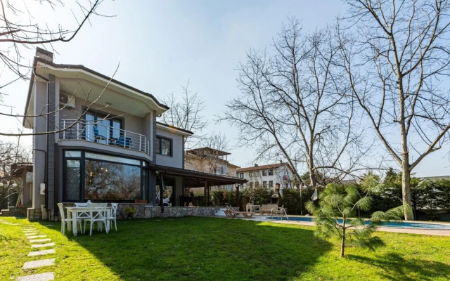 Duplex Villa With Pool and Garden in Sapanca