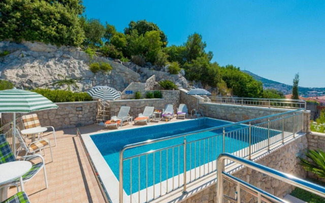 Villa Borna Apartments