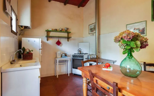 Farmhouse in Castelfranco Piandisco With Garden