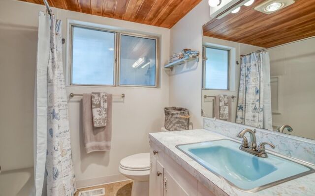 Cabin on the Coast (MCA 621)