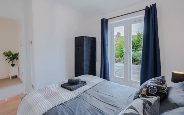 3BR Putney Home London Sleeps 8 Winter Deal