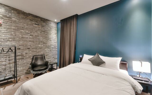 Nine Hotel