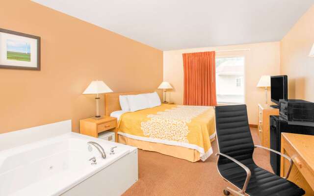 Days Inn by Wyndham Worthington