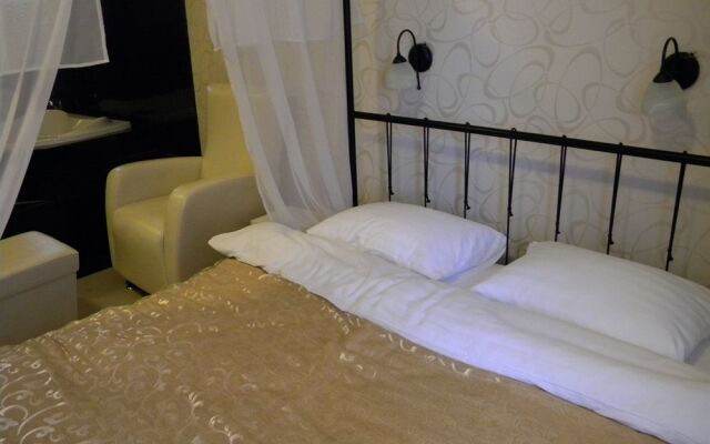 Dash Hotel
