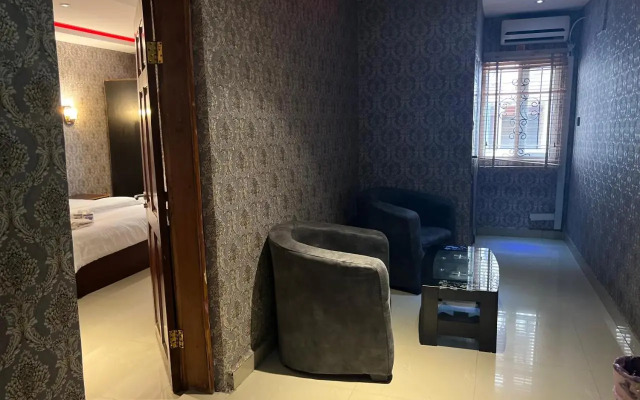 Ice Suites And Apartment