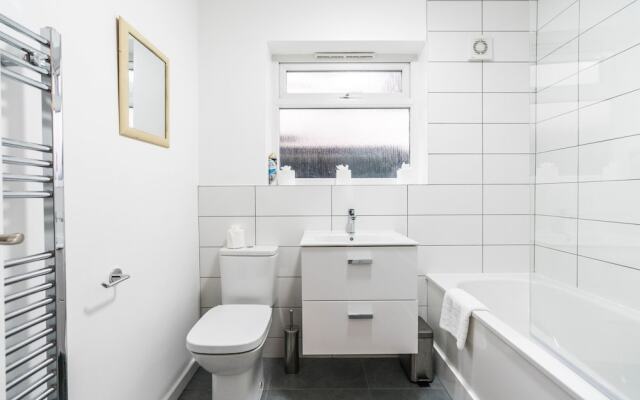 NEW 2BD East London Flat With Garden - Woodford