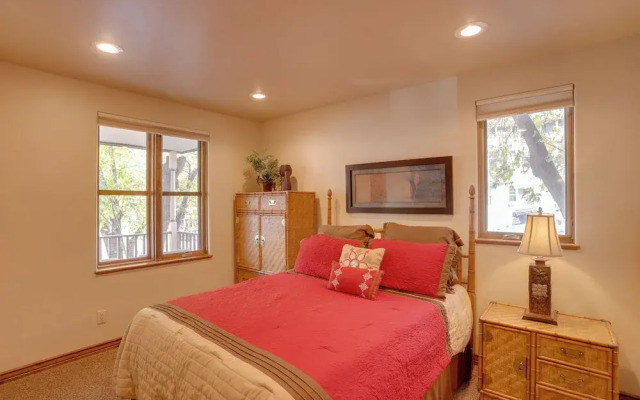 Patio & Mountain Views: Central Ouray Getaway!