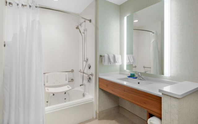 Holiday Inn Express & Suites Ontario by IHG