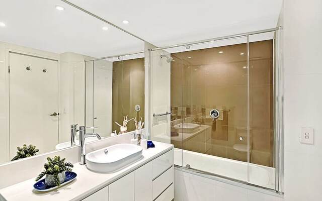 Luxurious Apartment, Heart of Surfers