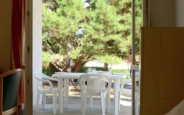 Semi-detached Bungalow With Microwave, in the Great Vendée