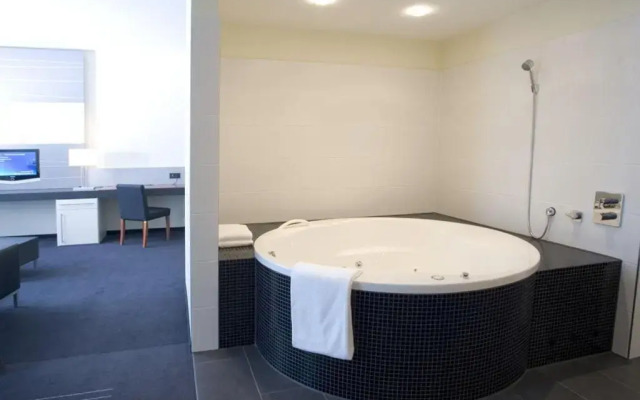 NOVINA HOTEL Herzogenaurach Herzo Base