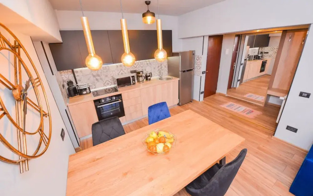 Eva Apartment - Romana Square