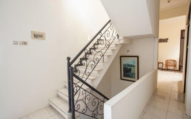 RedDoorz @ Raya Ngagel 2