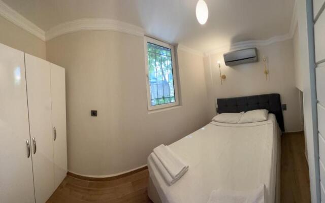 Moonshine Hotel & Suites