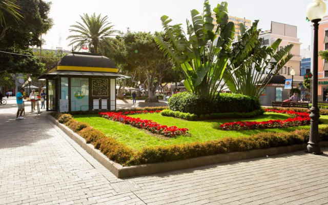 Flatguest Albareda + Penthouse + 2 Bdr + A/C