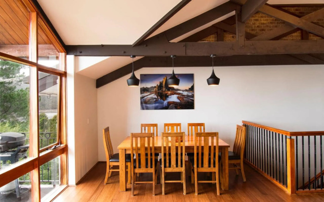 Heidelburg 3 of 6 Banjo Patterson Crescent