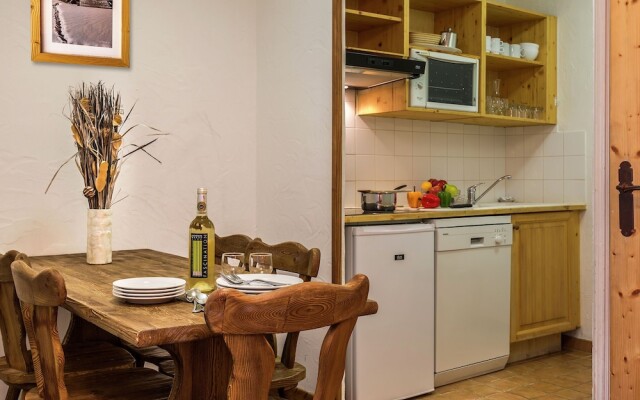 Savoyards and rustic apartment in the heart of Val d'Isère