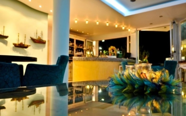 Mari Apartments