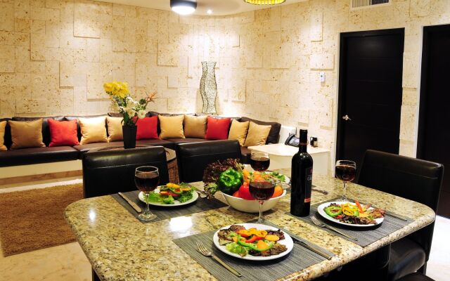 El Taj Oceanfront & Beachside Condo Hotel