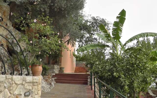 Kastellos Village