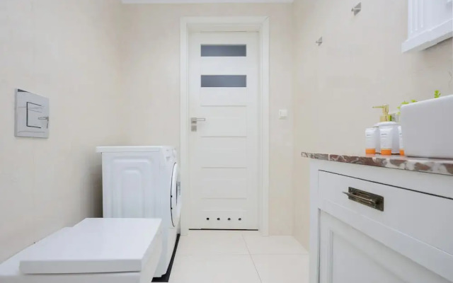 Apartment Filtry With Parking by Renters